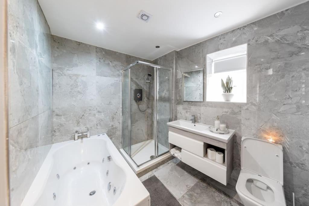 Luxury, Open Plan Apartment Bradford  Buitenkant foto