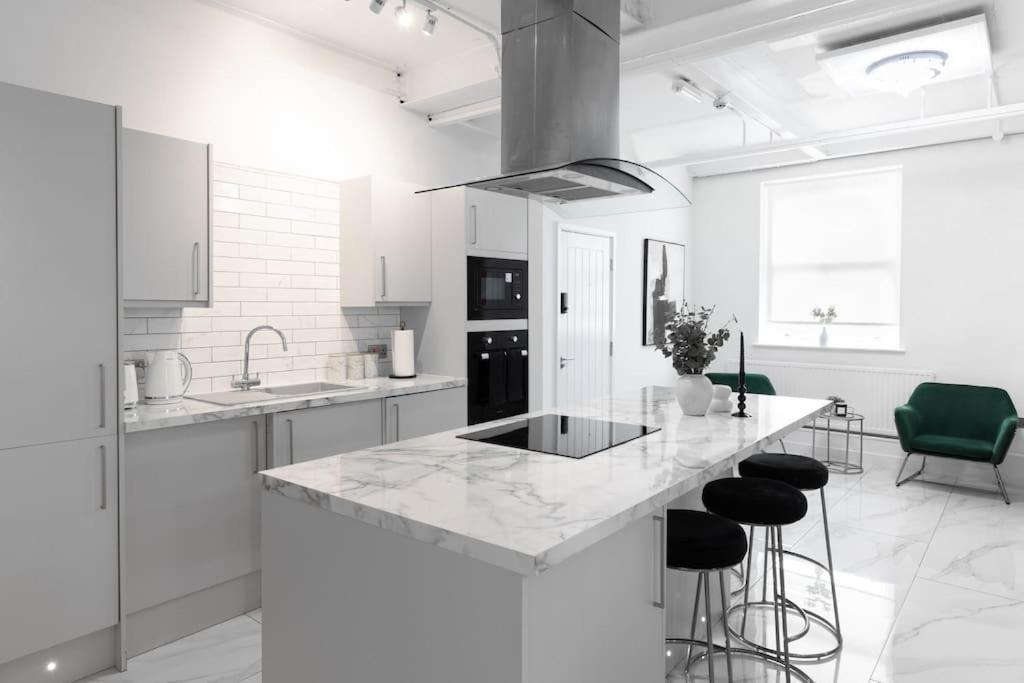 Luxury, Open Plan Apartment Bradford  Buitenkant foto
